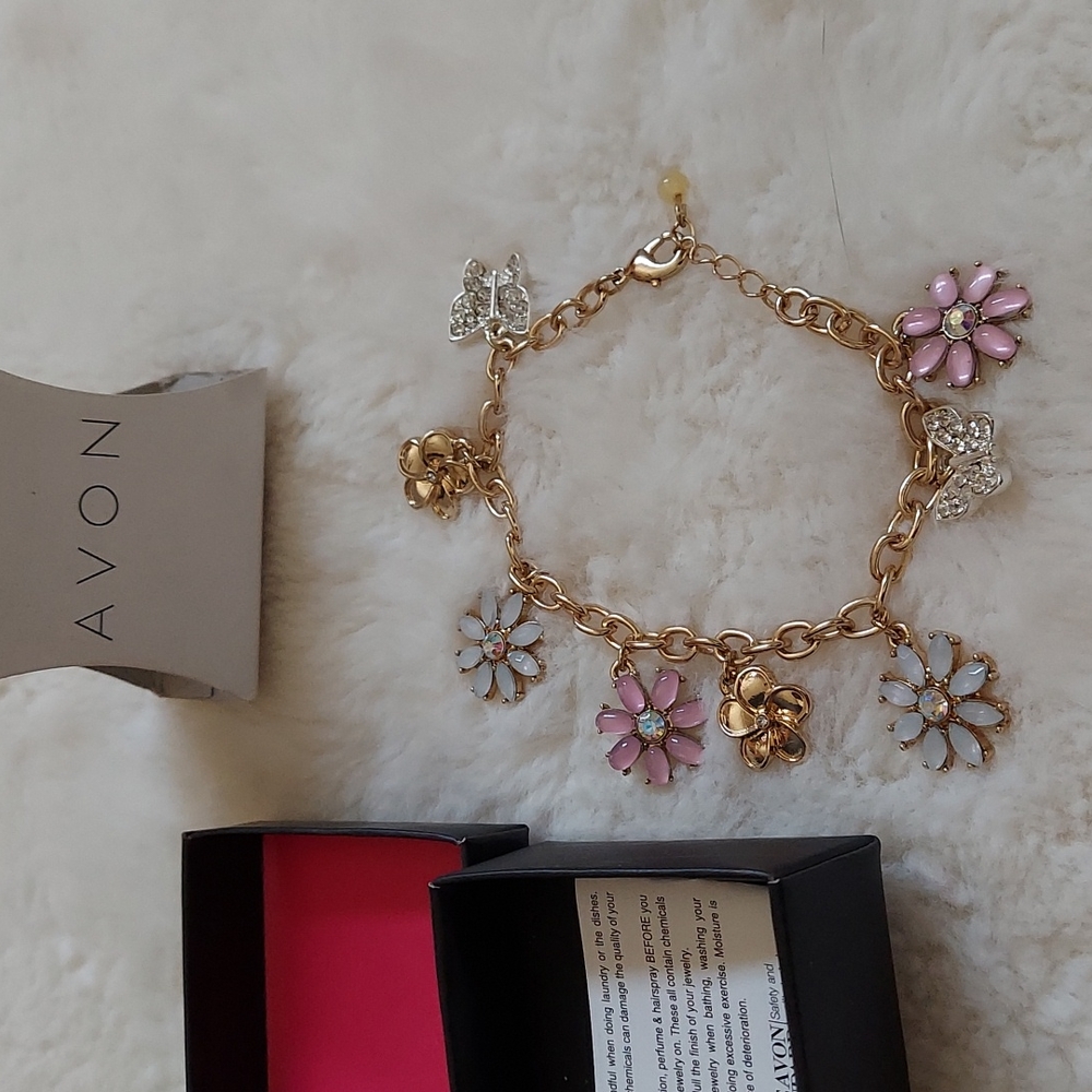 AVON Vtg Spring Charm Bracelet